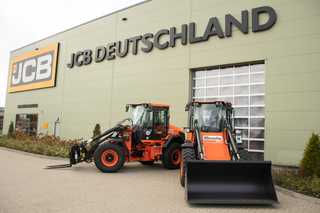 700 neue JCB-Maschinen im Einsatz