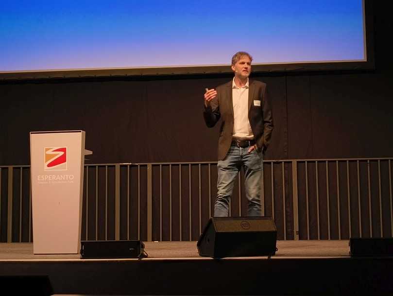 Christoph Bäßler bei seinem Vortrag | Foto: B_I/Valdix