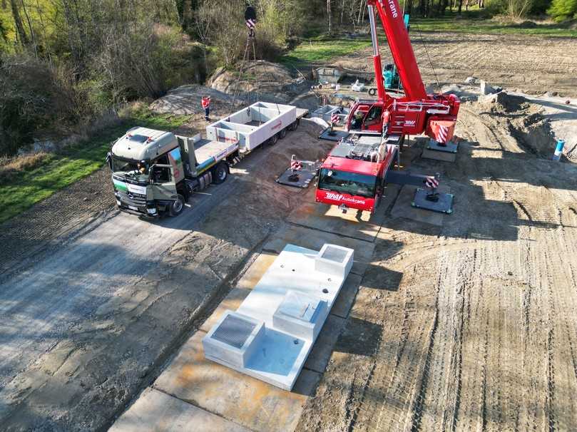 Für die Anlage wurden mehrere technisch anspruchsvolle Stahlbetonfertigteile benötigt, die vom Betonwerk Hans Rinninger u. Sohn individuell geplant, gefertigt und schlüsselfertig mit allen Installationen geliefert wurden. | Foto: Otto Berenbold GmbH