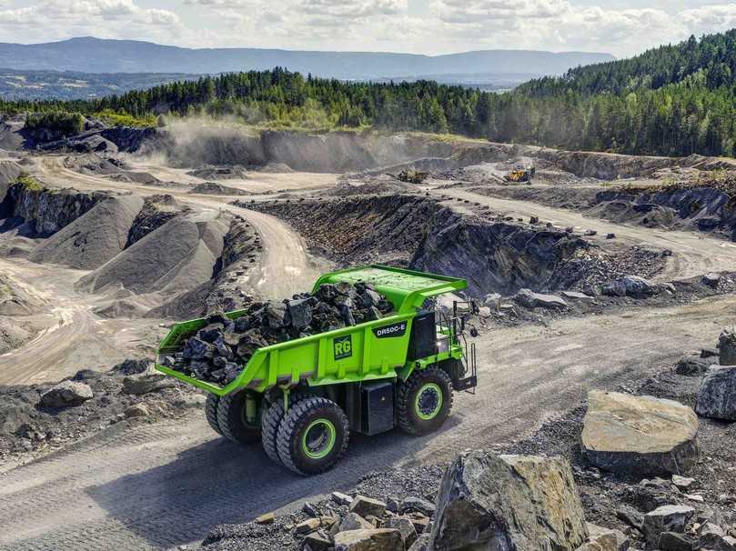 Zulässiges Gesamtgewicht 85 Tonnen: Der batterieelektrische LiuGong-Muldenkipper DR50CE hat sich im Elektro-Vorzeigeland Norwegen schon im Tunnelbau und Steinbruch bewährt. | Foto: LiuGong Zulässiges Gesamtgewicht 85 Tonnen: Der batterieelektrische LiuGong-Muldenkipper DR50CE hat sich im Elektro-Vorzeigeland Norwegen schon im Tunnelbau und Steinbruch bewährt. | Foto: LiuGong