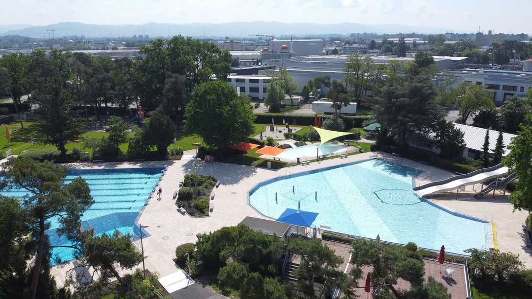 Neues Pflaster im Freibad: Weniger Wartungsaufwand Neues Pflaster im Freibad: Weniger Wartungsaufwand