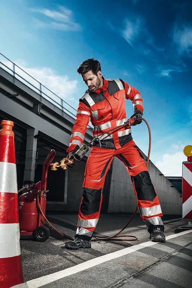 Die leichte Sommerhose aus der Kollektion sorgt für hohen Tragekomfort in der warmen Jahreszeit. | Foto: Kübler Die leichte Sommerhose aus der Kollektion sorgt für hohen Tragekomfort in der warmen Jahreszeit. | Foto: Kübler