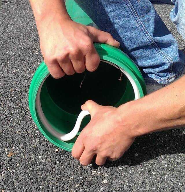 Zur Verschweißung wird der Gummidichtring aus der Rohrsicke des Rohrsystems entnommen und durch den IP-plus Schweiß- ring ersetzt. Eine Änderung des vorhandenen Rohrsystems ist nicht notwendig. | Fotos: Sabug