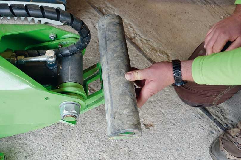 Die Gummibacken lassen sich mühelos auf den Avant Holz- und Steingreifer stecken. | Foto: B_I Bauer Die Gummibacken lassen sich mühelos auf den Avant Holz- und Steingreifer stecken. | Foto: B_I Bauer