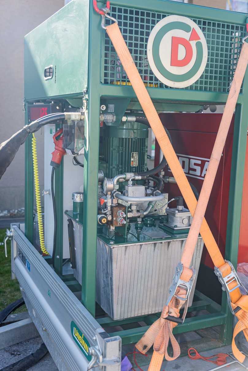 Einen weiteren wesentlichen Vorteil stellt der modulare Aufbau im Baukastenprinzip dar. Die gesamte TIP-Anlage findet nun auf einem 3,5-Tonnen-Zugfahrzeug mit Anhänger Platz – dies bietet logistische Vorteile. | Foto: Sanierungstechnik Dommel Einen weiteren wesentlichen Vorteil stellt der modulare Aufbau im Baukastenprinzip dar. Die gesamte TIP-Anlage findet nun auf einem 3,5-Tonnen-Zugfahrzeug mit Anhänger Platz – dies bietet logistische Vorteile. | Foto: Sanierungstechnik Dommel