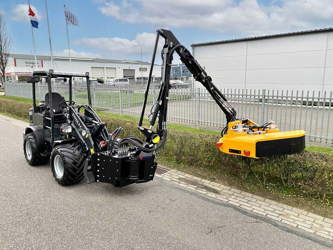 McConnel und Dabekausen präsentieren einen neuen Mähausleger McConnel und Dabekausen präsentieren einen neuen Mähausleger