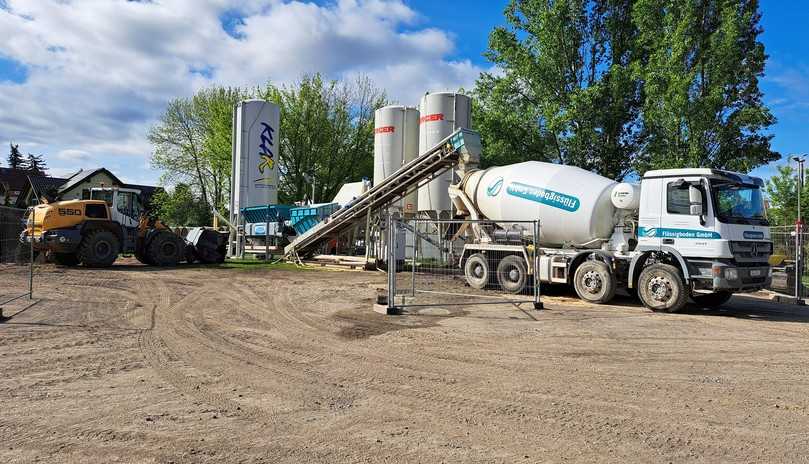 Der Flüssigboden wurde in unmittelbarer Nähe zur Baustelle in einer mobilen Anlage hergestellt. | Foto: Witing – Heinrich Lauber Der Flüssigboden wurde in unmittelbarer Nähe zur Baustelle in einer mobilen Anlage hergestellt. | Foto: Witing – Heinrich Lauber