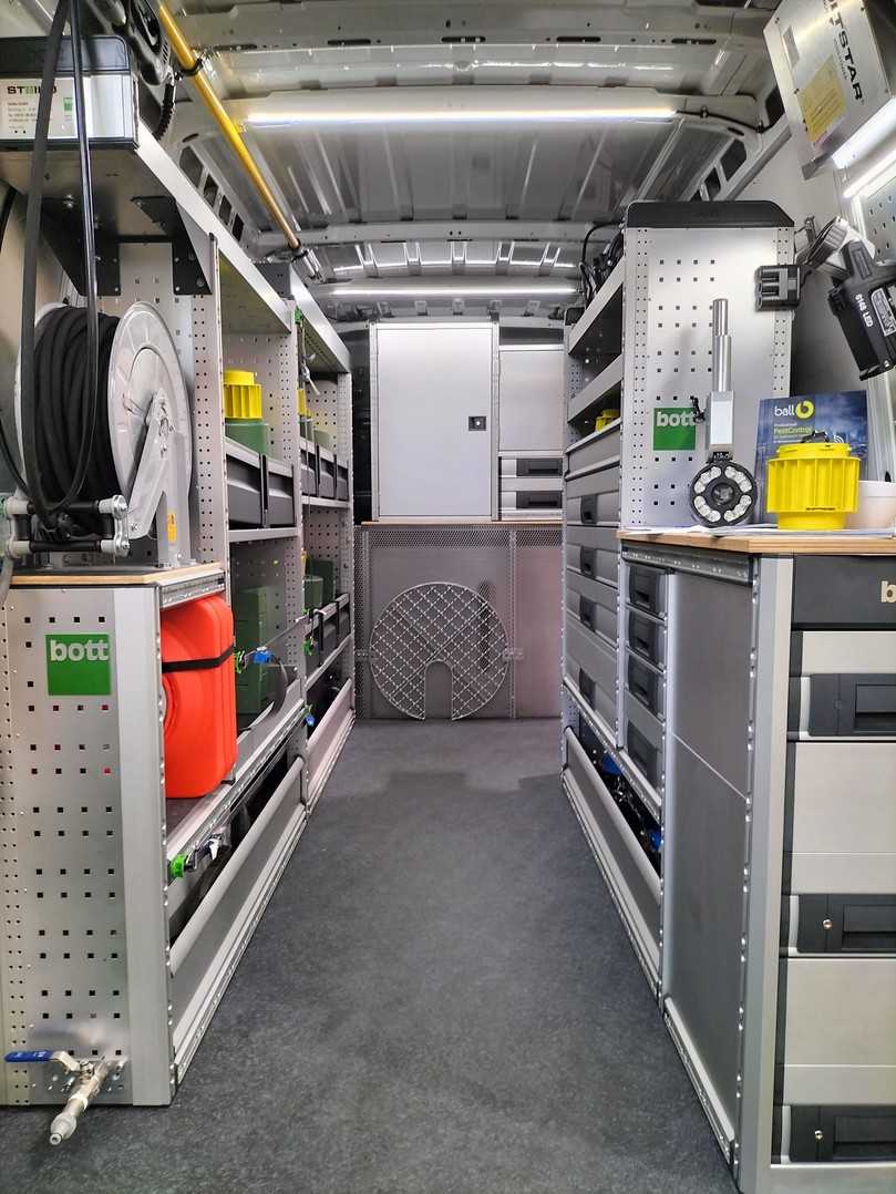 Ball-b stellte sein neue 2-in-1-Fahrzeug zur Rattenbekämpfung und Bauwerkskontrolle aus. | Foto: B_I/Valdix Ball-b stellte sein neue 2-in-1-Fahrzeug zur Rattenbekämpfung und Bauwerkskontrolle aus. | Foto: B_I/Valdix