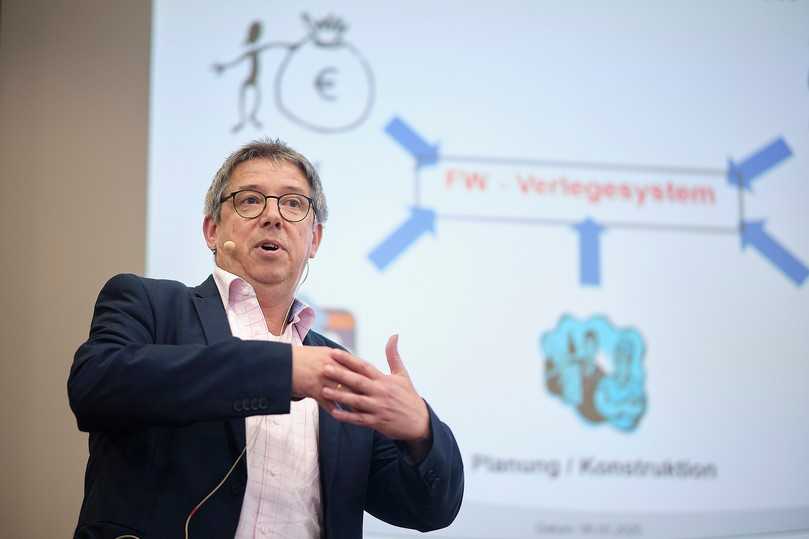 Die Auswahl des geeigneten Fernwärme-Verlegesystems sollte auf Basis individueller technischer, wirtschaftlicher und betrieblicher Kriterien erfolgen, erläuterte Andreas Steffens, RheinNetz GmbH. | Foto: rbv