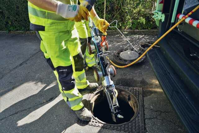 Abb. 4: Der elektrisch angetriebene MicroGator erfüllt die hohen Qualitätsansprüche von Kuchler mit niedrigen Betriebskosten bei einem hohen Wirkungsgrad und seiner geringen Geräuschemission sowie seiner Umweltverträglichkeit.