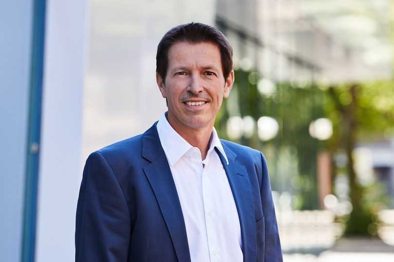 „Die Analyse belegt, dass sich Nachhaltigkeitsanforderungen, Zertifizierbarkeit und Wirtschaftlichkeit mit Kalksandstein verlässlich verbinden lassen“, unterstreicht Roland Meißner, Geschäftsführer des Bundesverbands Kalksandsteinindustrie e.V. | Foto: Bundesverband Kalksandsteinindustrie e.V. / Henning Stauch