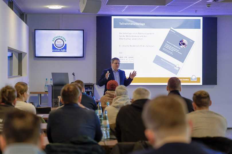 Schulungen und Fachseminare leisten einen wichtigen Beitrag zur fachlichen Weiterentwicklung der Branche. | Foto: Güteschutz Kanalbau
