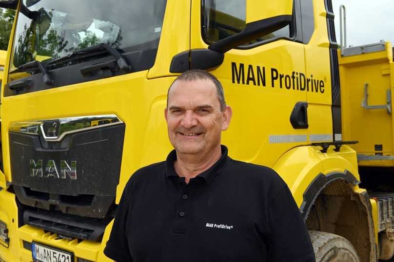 Offroad-Trainer Markus Ulbricht arbeitet seit 15 Jahren als Ausbilder von MAN ProfiDrive und kennt die Kniffe fürs Geländefahren. | Foto: QUATEX Offroad-Trainer Markus Ulbricht arbeitet seit 15 Jahren als Ausbilder von MAN ProfiDrive und kennt die Kniffe fürs Geländefahren. | Foto: QUATEX