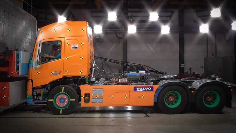 Wie sicher die Lkw-Besatzung im Falle eines Unfalls ist, zeigen bei Volvo Trucks die Crashtests. | Foto: Volvo Trucks Wie sicher die Lkw-Besatzung im Falle eines Unfalls ist, zeigen bei Volvo Trucks die Crashtests. | Foto: Volvo Trucks