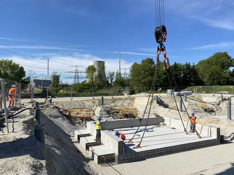 Die bis zu 35 Tonnen schweren Betonelemente montierte das Kleihues-Montageteam. | Foto: Fahrner Bauunternehmung GmbH