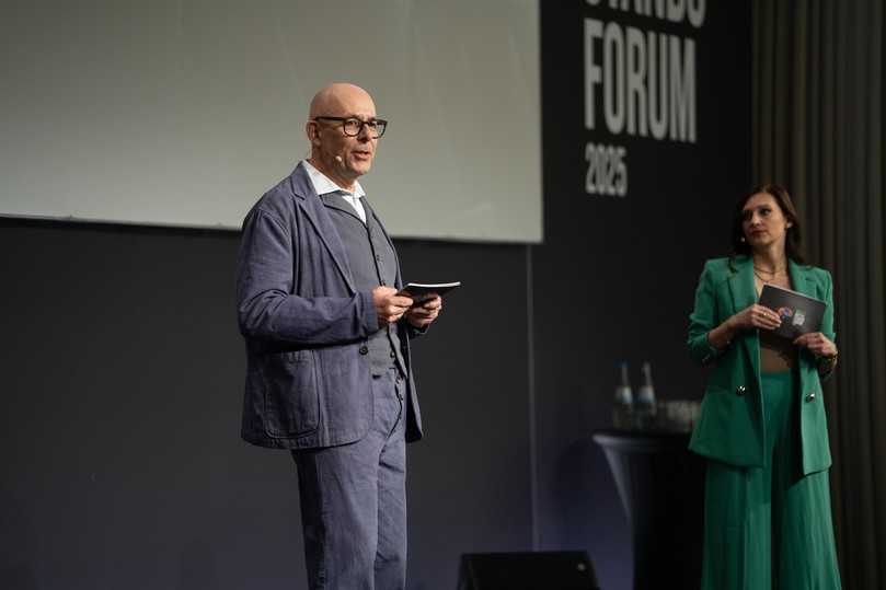 Moderation und Einordnung der zentralen Themen durch Prof. Dr. Ralf-Peter Oepen und Dr. Felicitas Bonk auf der Bühne des BRZ Mittelstandsforums 2025 | Foto: BRZ Moderation und Einordnung der zentralen Themen durch Prof. Dr. Ralf-Peter Oepen und Dr. Felicitas Bonk auf der Bühne des BRZ Mittelstandsforums 2025 | Foto: BRZ