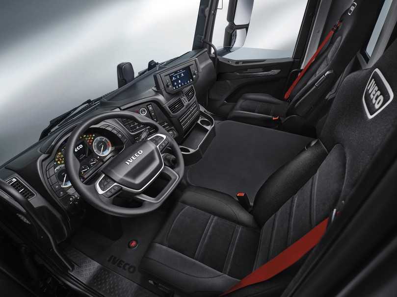 Blick in die Kabine: Für Komfort und Funktionalität des T-Way sorgen unter anderem ein neuer Fahrersitz, Multifunktionslenkrad, Klimaautomatik und Infotainmentsystem. | Foto: MAX SAROTTO Blick in die Kabine: Für Komfort und Funktionalität des T-Way sorgen unter anderem ein neuer Fahrersitz, Multifunktionslenkrad, Klimaautomatik und Infotainmentsystem. | Foto: MAX SAROTTO