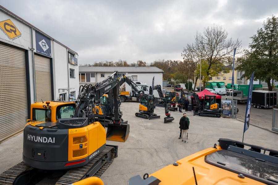 CR Baumaschinen eröffnet Standort Freiberg: Hyundai, Avant und Bomag im Programm