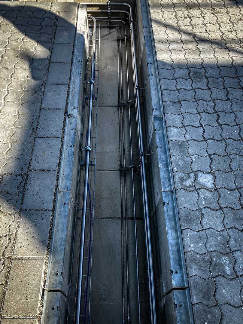 In den Versorgungskanälen Bircocanal sind Halfenprofile fest verbaut. Damit lassen sich die Wasserstoffleitungen sicher und vor allem einfach befestigen. | Foto: Birco GmbH