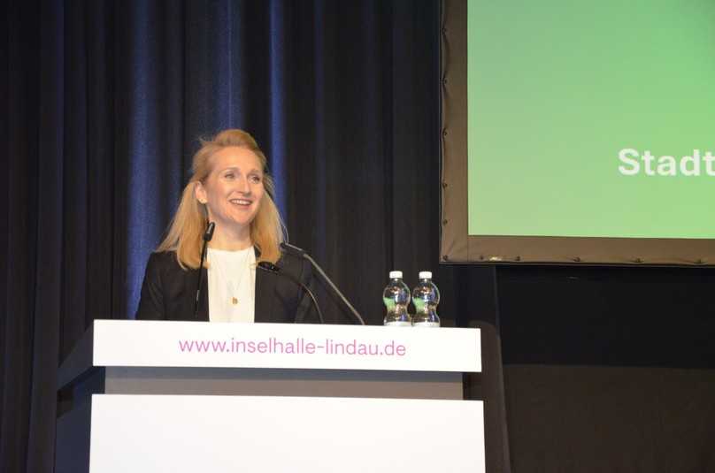 Oberbürgermeisterin Dr. Claudia Alfons kritisierte: „Die kommunalen Verpflichtungen steigen, die finanziellen Mittel aber nicht.“ | Foto: B_I/Valdix