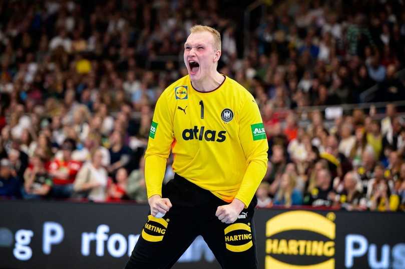 Torhüter David Späth mit Atlas-Schriftzug auf der Brust: Das Sponsoring des Handballs verschafft der Atlas Schuhfabrik neue Aufmerksamkeit. | Foto: Marco Wolf/DHB Torhüter David Späth mit Atlas-Schriftzug auf der Brust: Das Sponsoring des Handballs verschafft der Atlas Schuhfabrik neue Aufmerksamkeit. | Foto: Marco Wolf/DHB