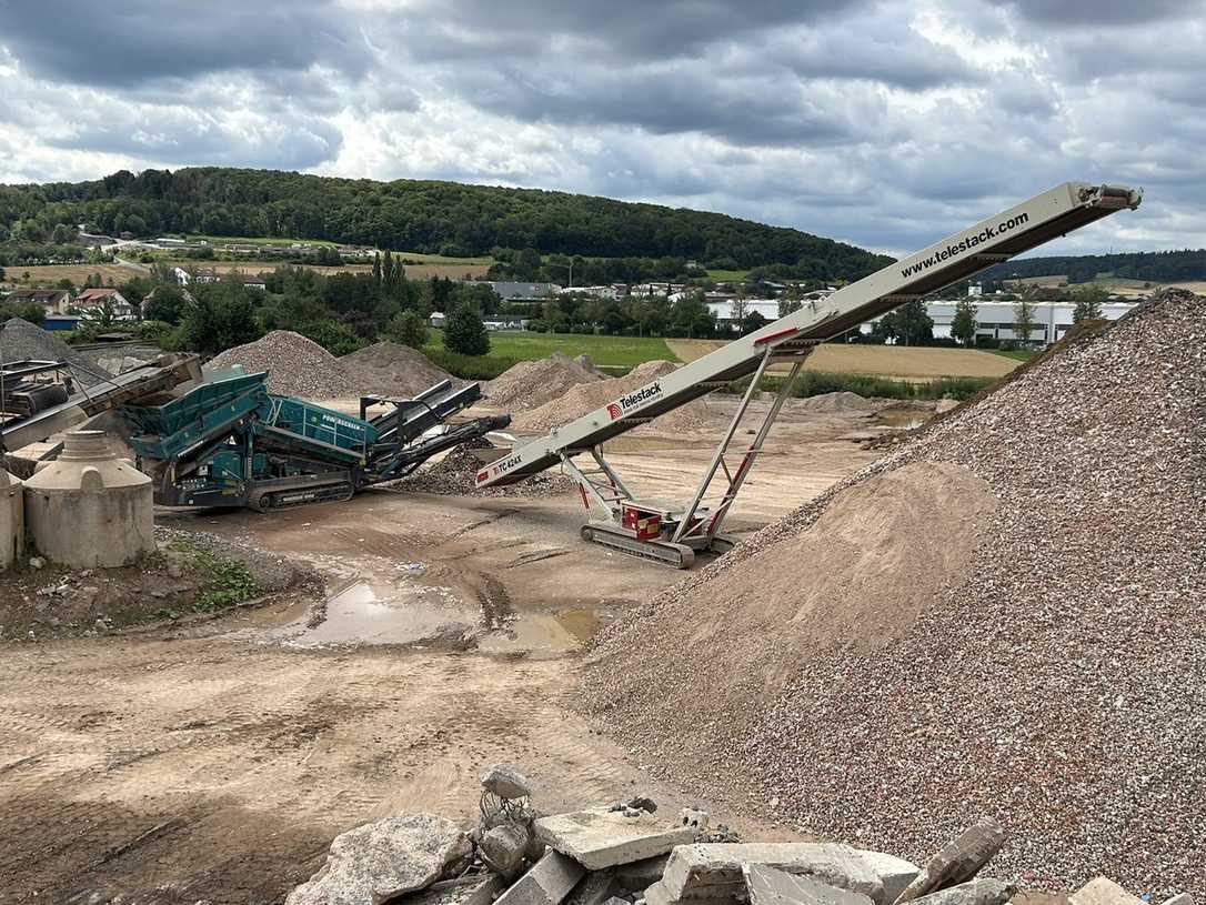 Christophel liefert Powerscreen Siebanlage und Telestack Haldenband an Alfred Wende Christophel liefert Powerscreen Siebanlage und Telestack Haldenband an Alfred Wende