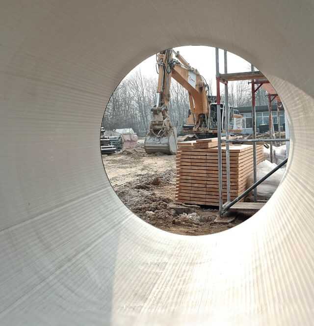 Blick durch ein Vortriebsohr mit integrierter PE-HD-Innenauskleidung. Blick durch ein Vortriebsohr mit integrierter PE-HD-Innenauskleidung.