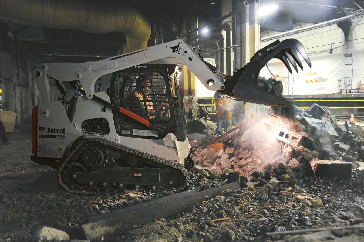 Die Greiferschaufel beseitigt Schrott, Abfälle, Schnittgut und andere Materialien. | Foto: Bobcat
