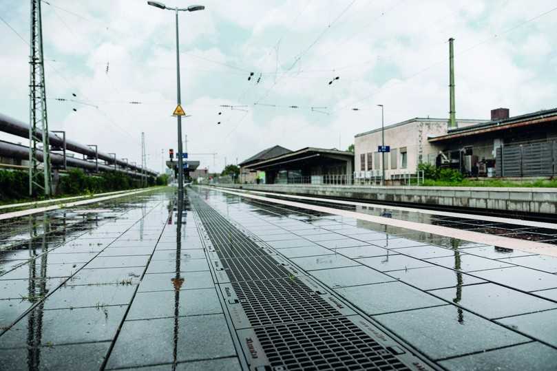 Filterrinnen Drainfix Clean RNC auf dem Bahnhof in Mannheim Käfertal | Foto: Hauraton Filterrinnen Drainfix Clean RNC auf dem Bahnhof in Mannheim Käfertal | Foto: Hauraton