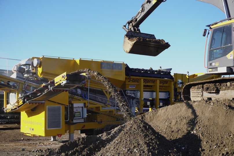 Die Maschine eignet sich für die Bodenstabilisierung, die Flüssigbodenherstellung und die Siebung von Recyclingbaustoffen. | Foto: Backers Die Maschine eignet sich für die Bodenstabilisierung, die Flüssigbodenherstellung und die Siebung von Recyclingbaustoffen. | Foto: Backers