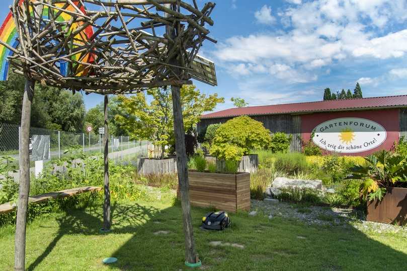 Grüne Idylle am Bodensee: Der GaLaBau-Betrieb Gartenforum hat seinen Sitz in Konstanz und wurde 1993 gegründet. | Foto: Ulrike Sommer Grüne Idylle am Bodensee: Der GaLaBau-Betrieb Gartenforum hat seinen Sitz in Konstanz und wurde 1993 gegründet. | Foto: Ulrike Sommer