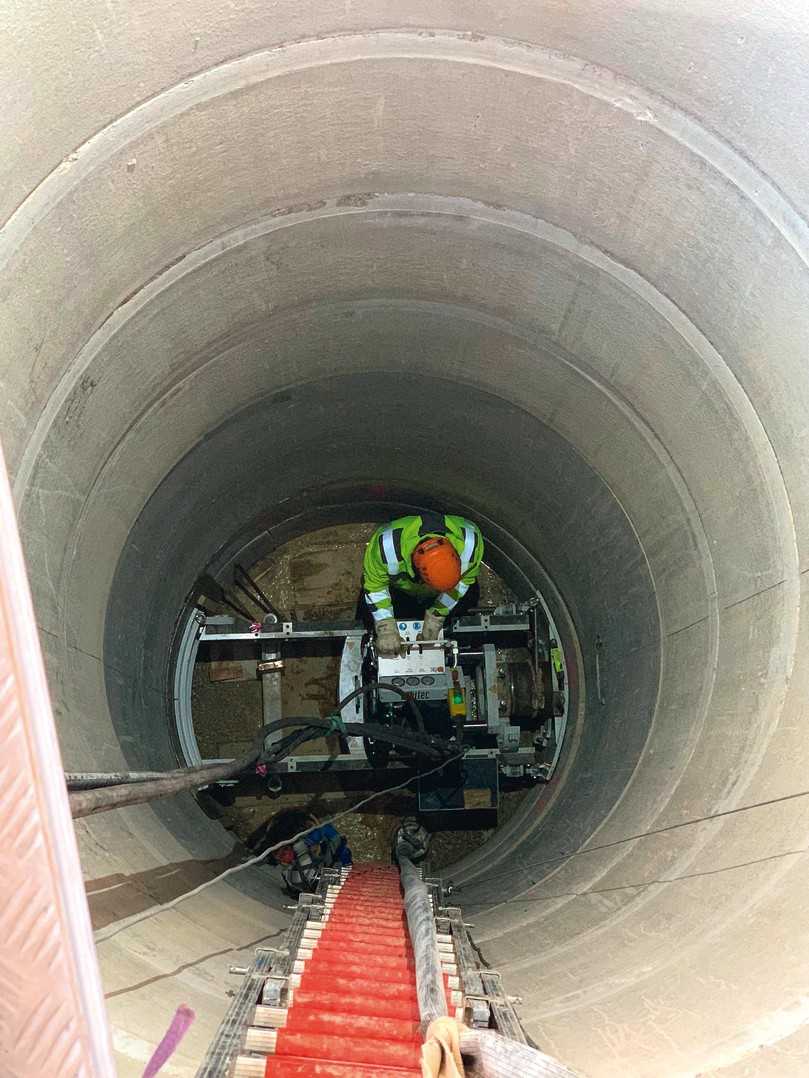 Abb.2: BM 200 D im Startschacht DN 2000 | Foto: Bohrtec Abb.2: BM 200 D im Startschacht DN 2000 | Foto: Bohrtec