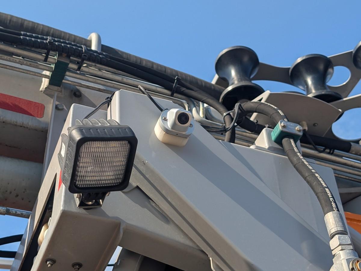 Vier am Fahrzeug verbaute Kameras liefern den kompletten Rundum-Blick um das Fahrzeug. | Foto: B_I MEDIEN/Saric