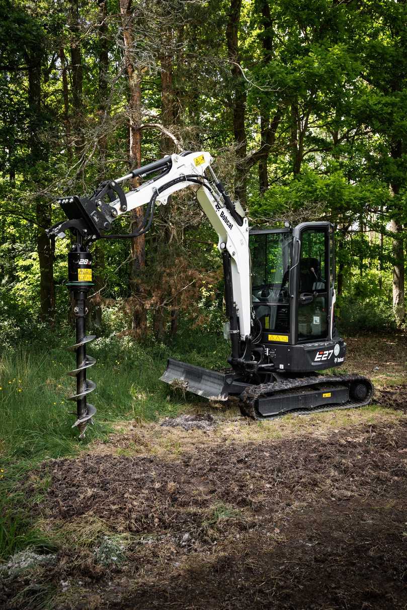 Die neuen Erdbohrerantriebe sind mit zahlreichen Maschinen kompatibel – mit Bobcat-Minibaggern, Kompaktladern, Kompakt-Raupenladern, Kompakt-Knickladern, Kompakt-Radladern oder Teleskopen. | Foto: Bobcat