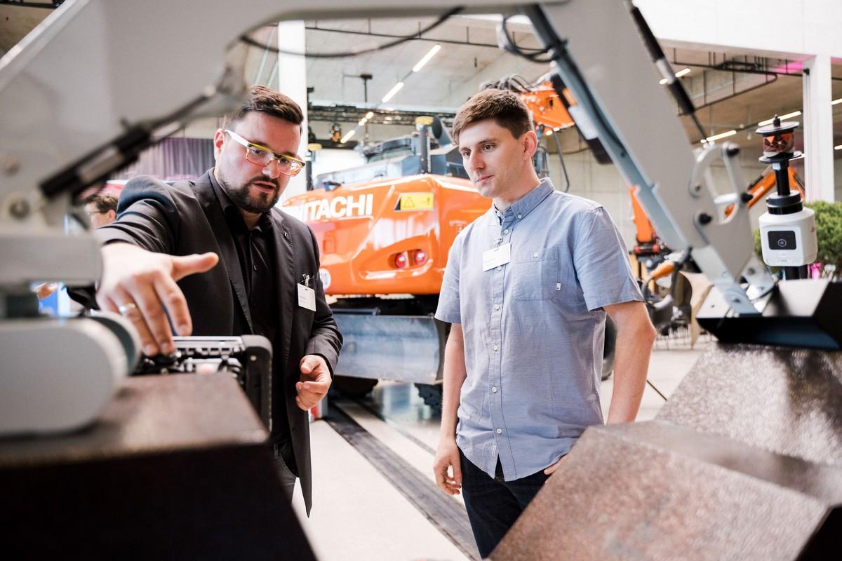 Keine alltäglichen Lösungen: Unternehmen führten ihre technischen Innovationen vor. | Foto: Coreum GmbH