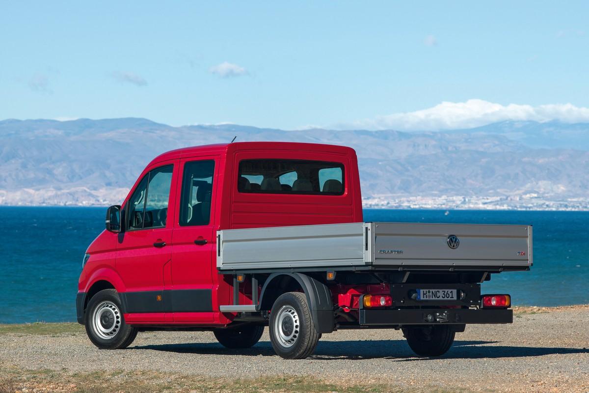 Den VW Crafter für 3,0 bis 5,5 t Gesamtgewicht gibt es wahlweise auch in Pritschen- oder Kipper-Version. Der Elektroantrieb ist dem Kastenwagen mit mittlerem Radstand, Mittelhochdach und Frontantrieb vorbehalten. | Foto: Volkswagen