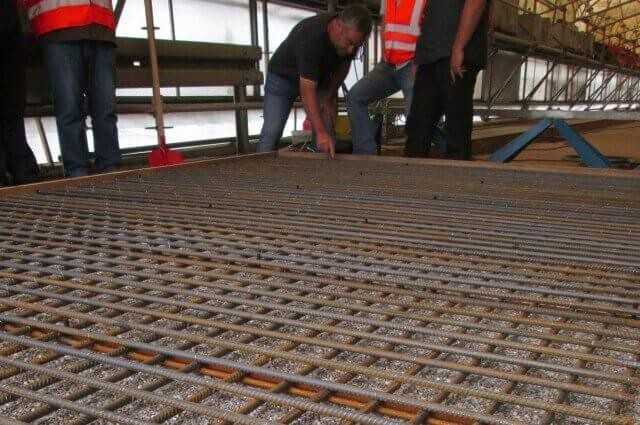 Bewehrungsverlegung vor dem Einbau von hochfestem Beton. Bewehrungsverlegung vor dem Einbau von hochfestem Beton.