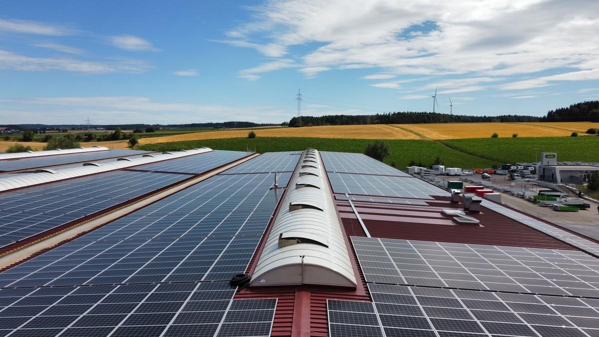 Bis ins Jahr 2025 werden rund 15 Millionen Euro in Maschinen, Prozessoptimierung, Digitalisierung sowie Neubau- und Nachhaltigkeitsprojekte investiert. | Foto: Unsinn Fahrzeugtechnik Bis ins Jahr 2025 werden rund 15 Millionen Euro in Maschinen, Prozessoptimierung, Digitalisierung sowie Neubau- und Nachhaltigkeitsprojekte investiert. | Foto: Unsinn Fahrzeugtechnik