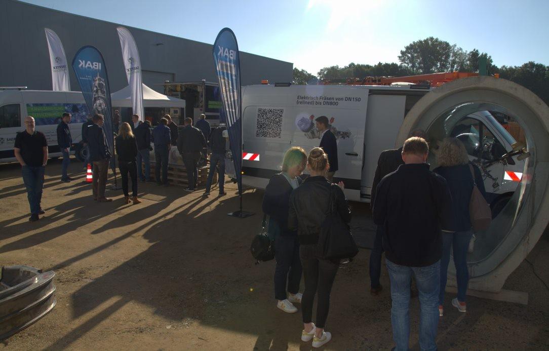 Im Außenbereich konnten – als Ergänzung zur Ausstellung im Zelt – Firmen ihre Produkte vorführen. | Foto: B_I/Valdix