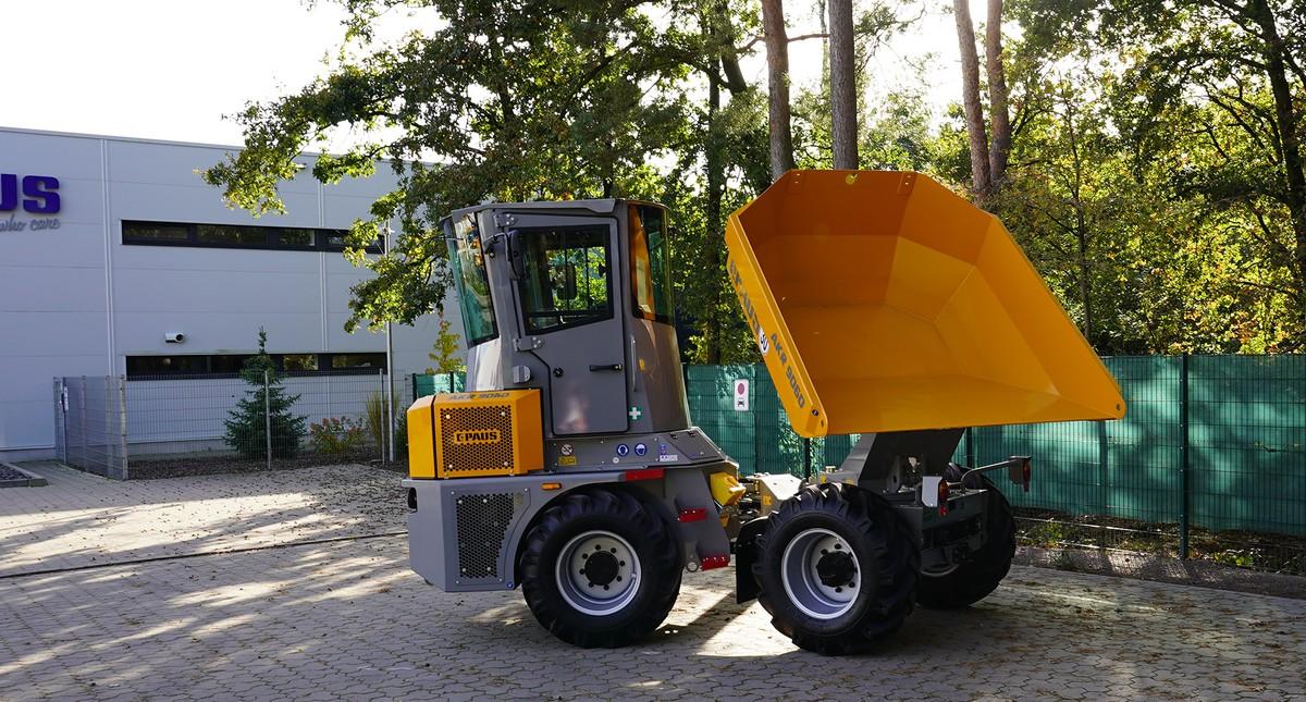 Der Paus AKR 9060 transportiert große Lasten auch auf engem Raum – wendig, bodenschonend und mit neuer Komfortkabine. | Foto: Hermann Paus Maschinenfabrik Der Paus AKR 9060 transportiert große Lasten auch auf engem Raum – wendig, bodenschonend und mit neuer Komfortkabine. | Foto: Hermann Paus Maschinenfabrik