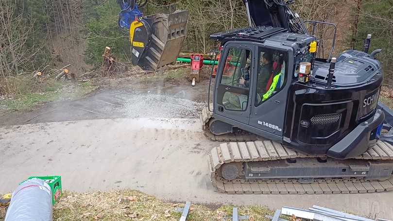 Der Baggerbetrieb Schwarz GmbH aus Oberstdorf setzt bei der Wegesanierung in den Allgäuer Hochalpen auf den mobilen MB Crusher Brecherlöffel BF70.2 S4. | Foto: MB Crusher Der Baggerbetrieb Schwarz GmbH aus Oberstdorf setzt bei der Wegesanierung in den Allgäuer Hochalpen auf den mobilen MB Crusher Brecherlöffel BF70.2 S4. | Foto: MB Crusher