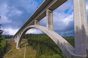 Studie: Marode Straßen bedrohen Baustofflogistik