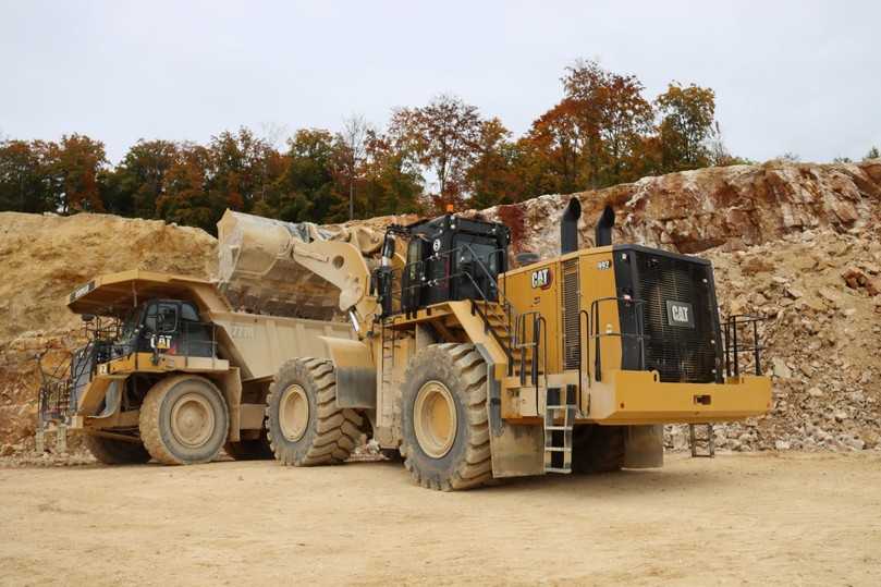 Der neue Cat 992 muss die Ladestelle wechseln, um das Material zu homogenisieren. | Foto: Zeppelin