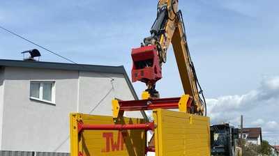 Verbaugreifer erhöht die Sicherheit beim Grabenverbau