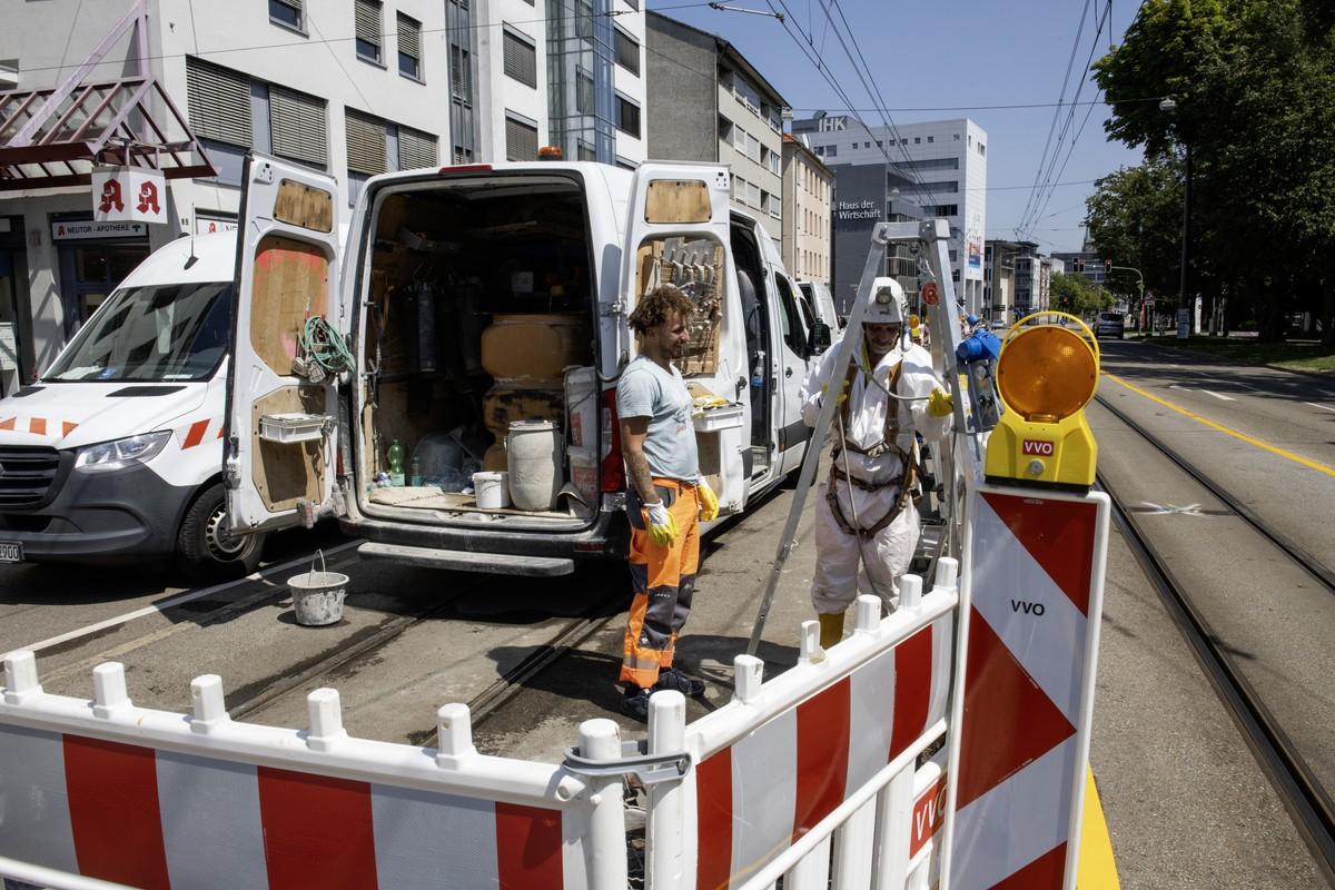 Einstiegsschacht im Gleisbett der Straßenbahn. | Foto: Andreas Mauritz, Jockgrim