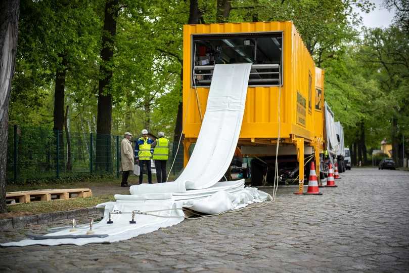 Mobile Tränkfabrik von D&S für die Liner-Imprägnierung | Foto: Benjamin Pritzkuleit Mobile Tränkfabrik von D&S für die Liner-Imprägnierung | Foto: Benjamin Pritzkuleit