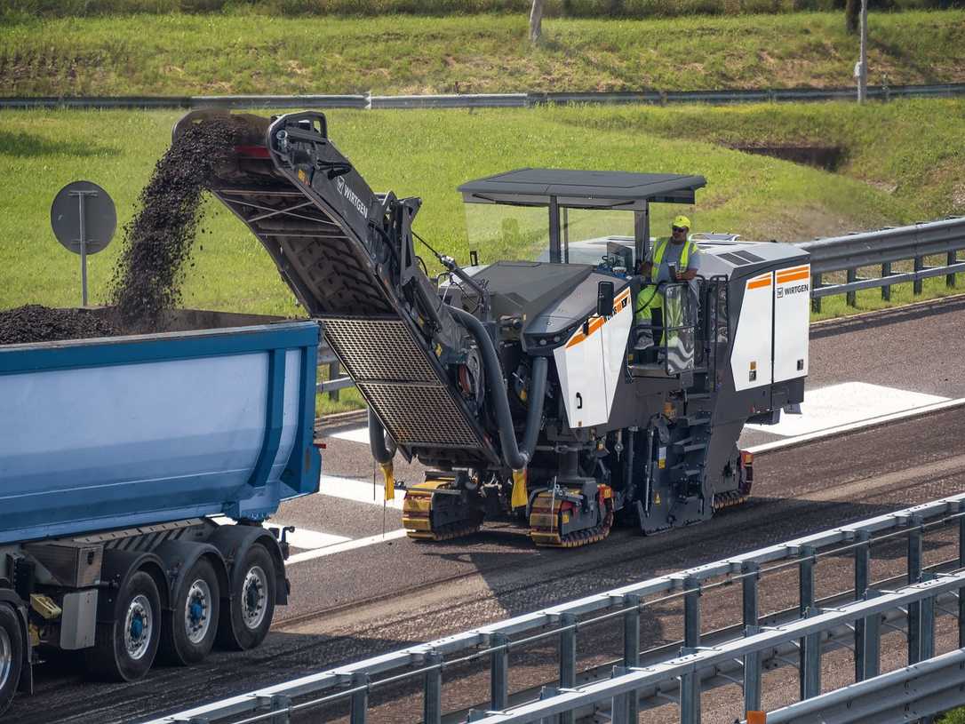 Wirtgen W 210 XF: Neue Großfräse bei jeder Fräsaufgabe Wirtgen W 210 XF: Neue Großfräse bei jeder Fräsaufgabe