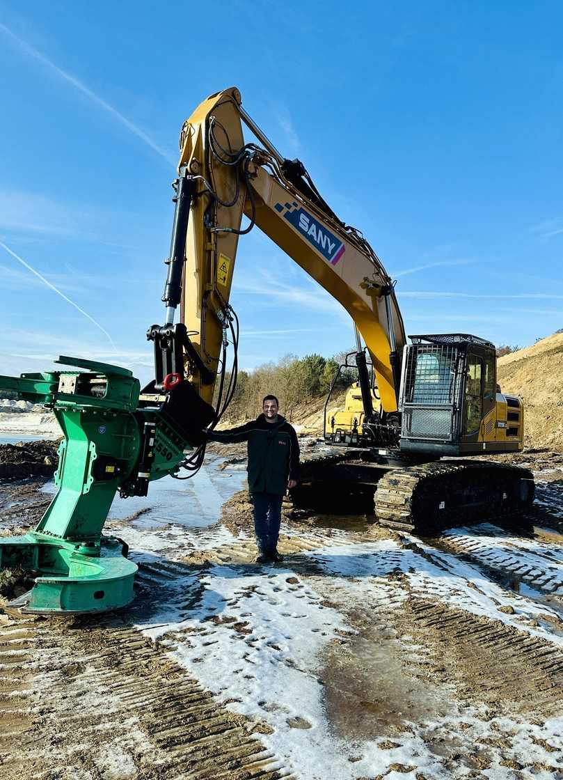 Moritz Starke mit dem Sany 215C, angeschafft über Sany-Partner Klarmann in Westerstede | Foto: Sany