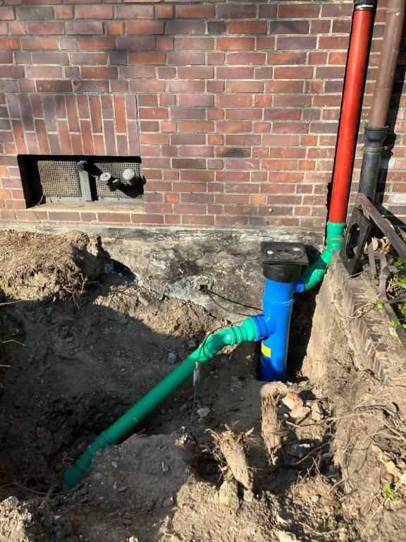 Neues System: StEB Düsseldorf entwickelt Regenrohrsandfang