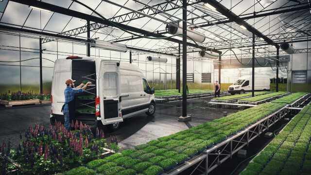 Eine bordeigene Energieversorgung verwandelt den E-Transit in eine mobile 2,3 kWh-Stromquelle.